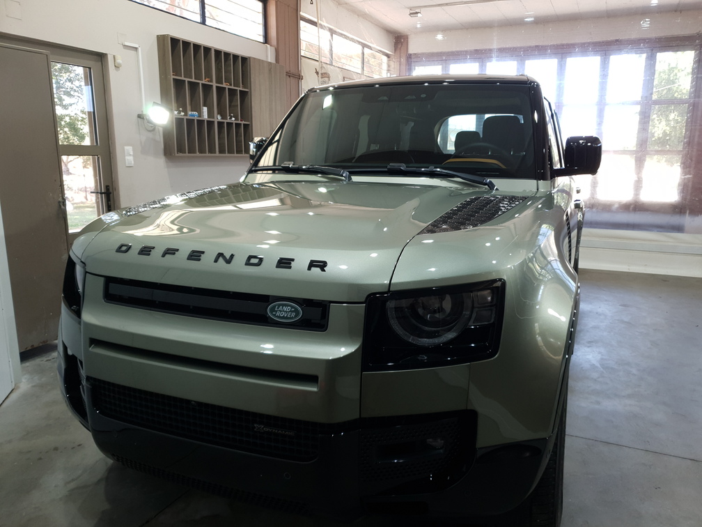 LAND ROVER DEFENDER